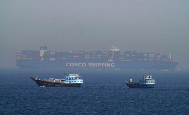 Неочакван ход: Иран разреши преминаването на още кораби през Ормузкия проток