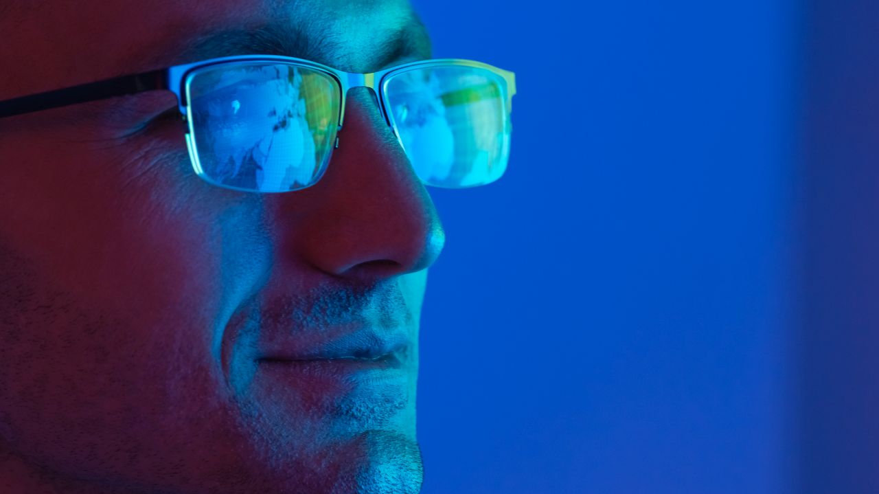 Мъж посиня от глава до пети, докато спи - лекарите онемяха от причината