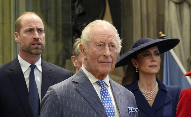 „Какво знаехте?“: Освиркаха Кейт, Уилям и Чарлз по време на кралско събитие