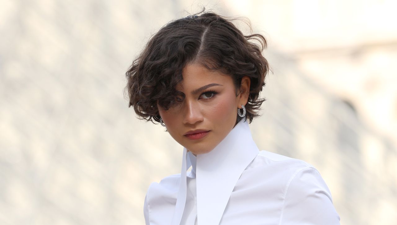 Зендая провокира в Париж: Сватбена визия и мистерия около Том Холанд