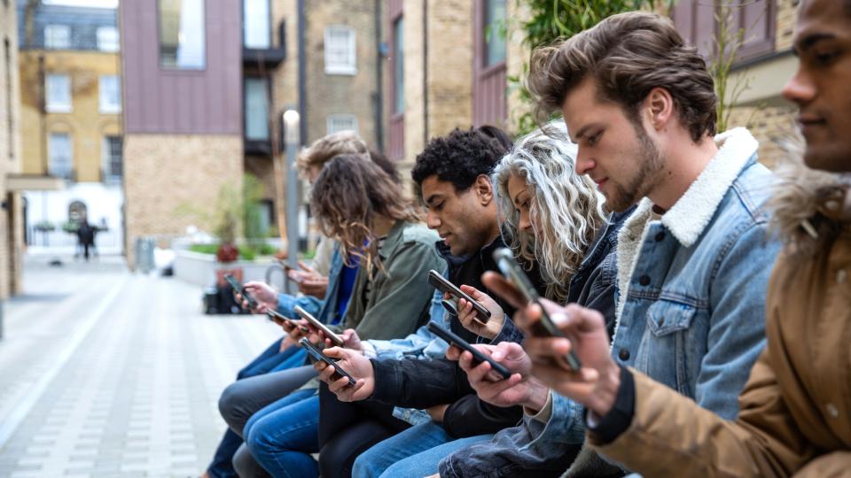 Модерната самота: Парадоксът на свързаността