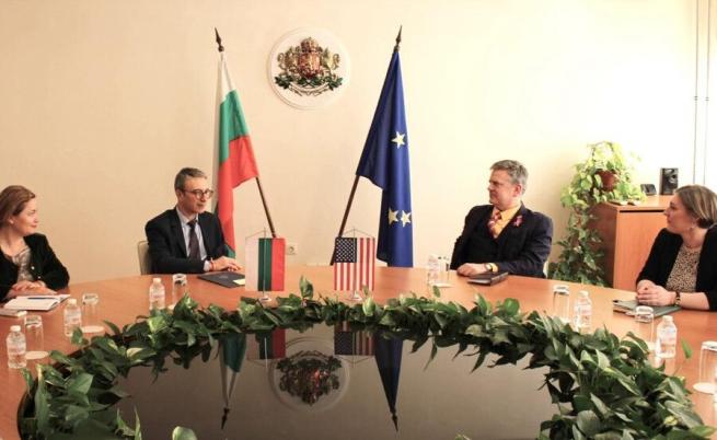 България и САЩ обсъдиха удължаването на дерогацията за 