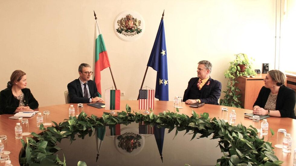 България и САЩ обсъдиха удължаването на дерогацията за "Лукойл" и стабилността на енергийния пазар