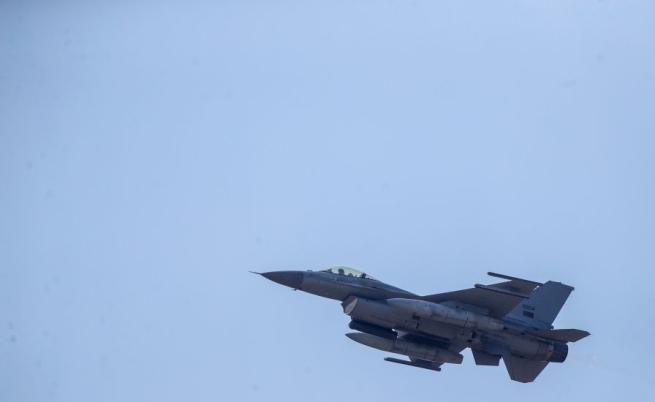 Полша вдигна бойна авиация след руски удари по Украйна