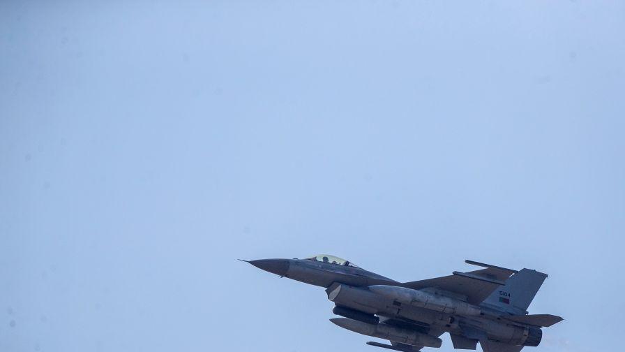 Полша вдигна бойна авиация след руски удари по Украйна