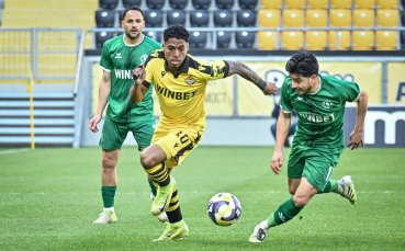 НА ЖИВО: Ботев Пловдив 1:2 Ботев Враца, Смоленски и ВАР смълчаха 