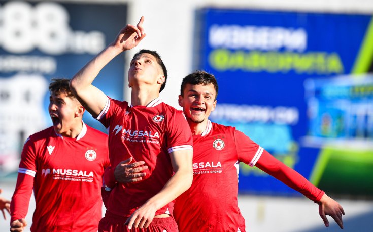 ЦСКА удари Левски в Трета лига, синът на Любо Пенев игра за „червените“