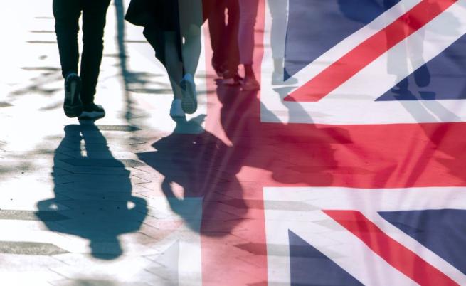 Великобритания дава до 40 000 паунда на мигранти, ако напуснат страната