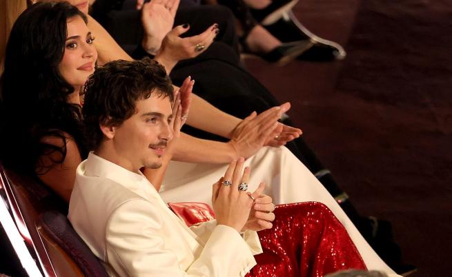 Изрязана рокля и 200 карата диаманти, но без „Оскар“: Кайли Дженър и Тимъти Шаламе