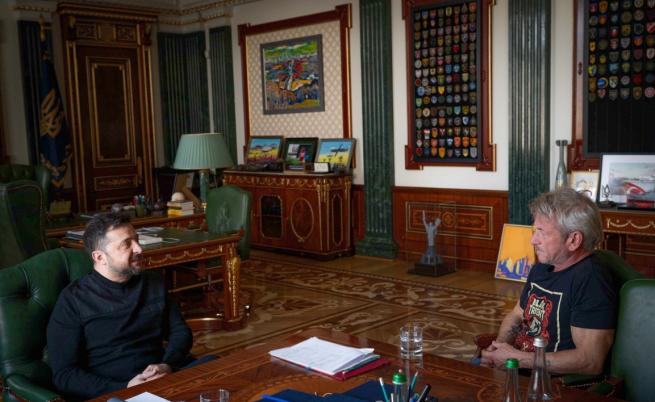 Шон Пен се срещна със Зеленски, отива на фронта в Украйна