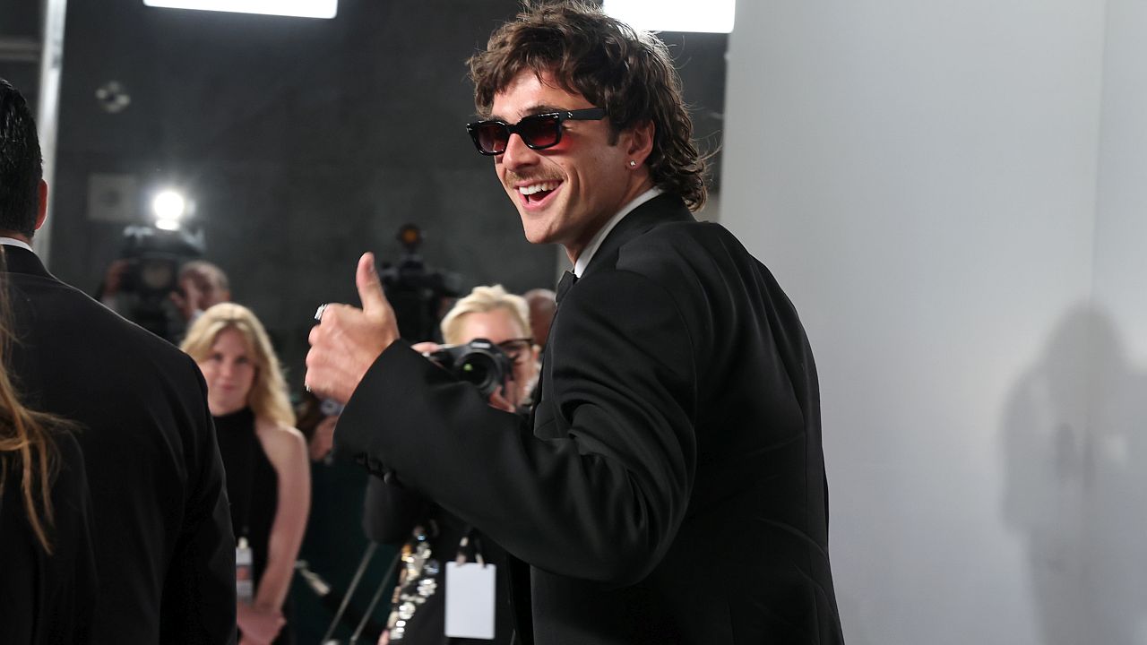 <p>Джейкъб Елорди</p>