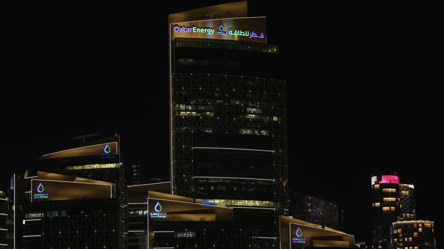 Централата на „Катар Енерджи“ (Qatar Energy) в района Уест Бей в Доха, Катар, на 3 март 2026 г. Районът Уест Бей е засегнат от прекъсвания и нарушения в нормалния ритъм поради конфликта с Иран, включително активност на ракети и дронове.