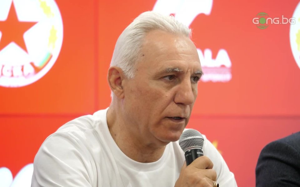 Стоичков открива 