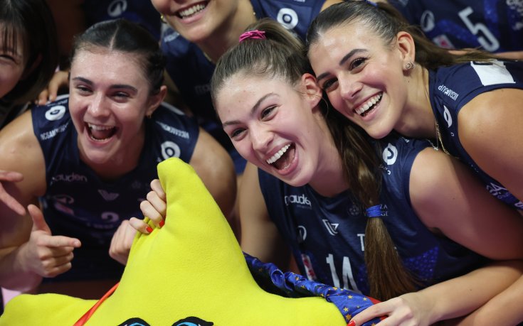 Вижте снимки на Хена Куртагич, с която свързват Алекс Николов