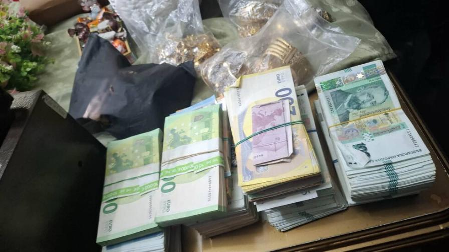 Арестуваха криминално проявен с тефтери с имена и големи суми пари в Ботевград