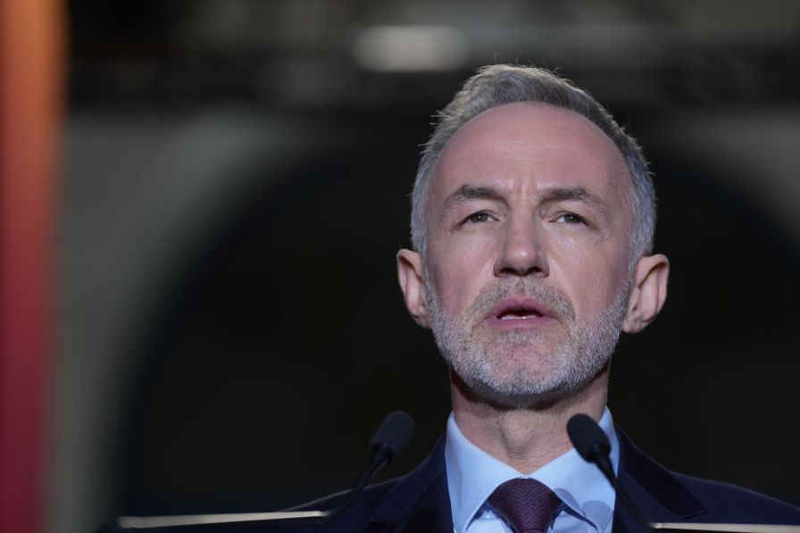 Еманюел Грегоар е новият кмет на Париж