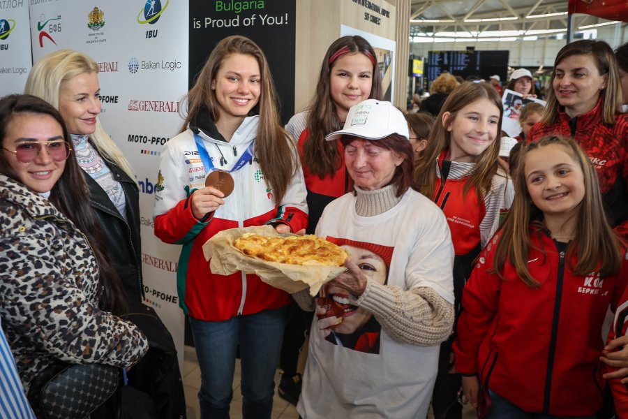Лора Христова се завърва в България след Зимните олимпийски игри1