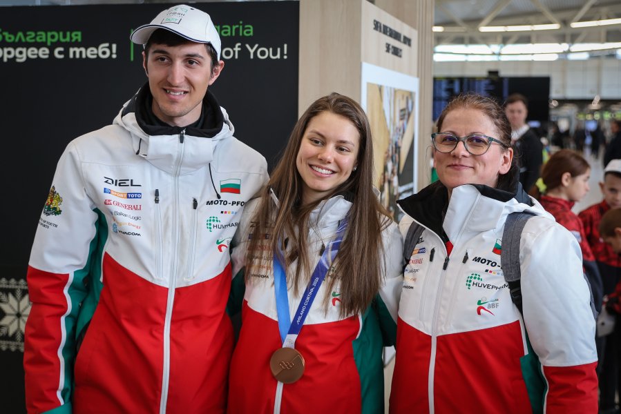 Лора Христова се завърва в България след Зимните олимпийски игри1