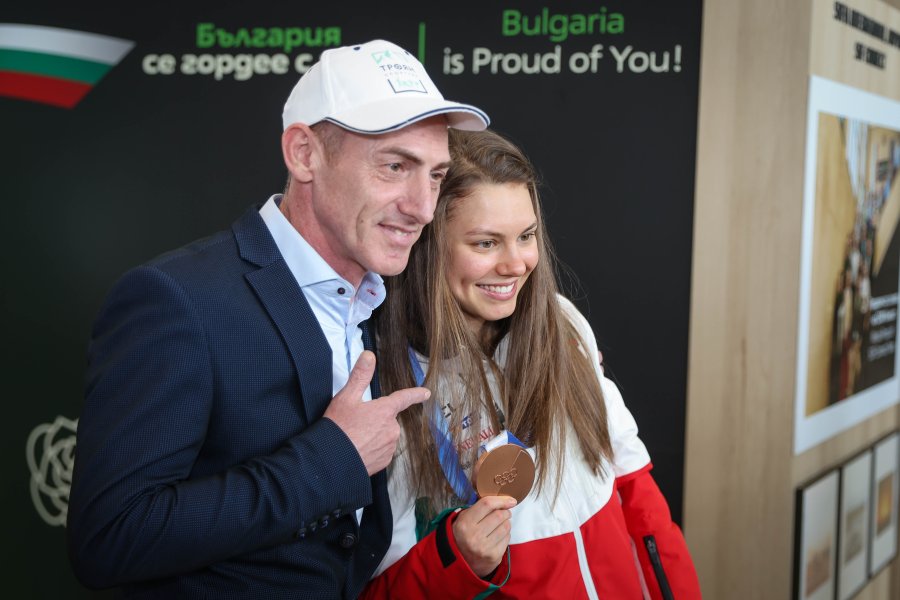 Лора Христова се завърва в България след Зимните олимпийски игри1