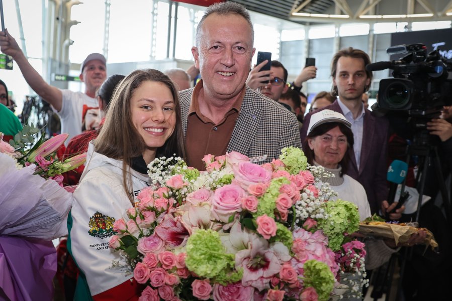 Лора Христова се завърва в България след Зимните олимпийски игри1