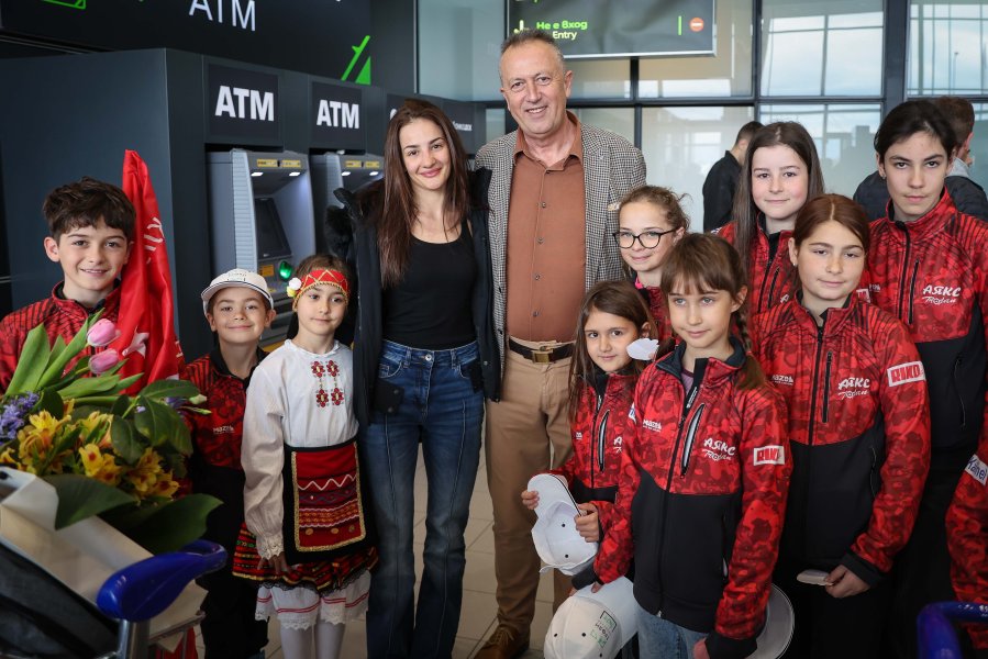 Лора Христова се завърва в България след Зимните олимпийски игри1