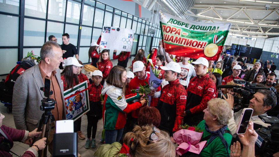 Лора Христова се завърна в България1