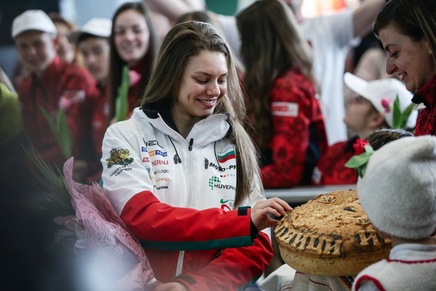 Лора Христова се завърна в България1