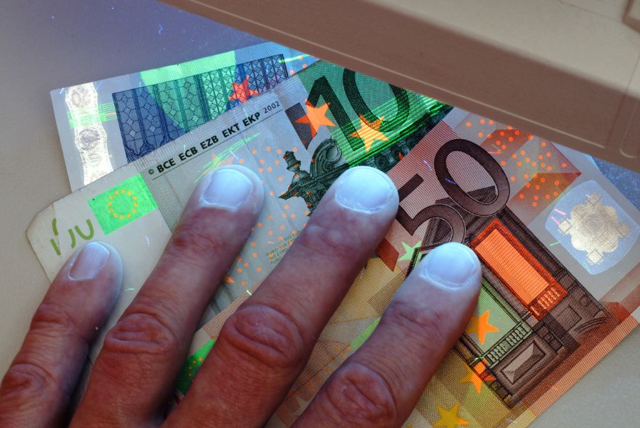 След акцията на ГДБОП: Откриха още 200 000 евро фалшива валута и 1 кг кокаин в Пазарджик