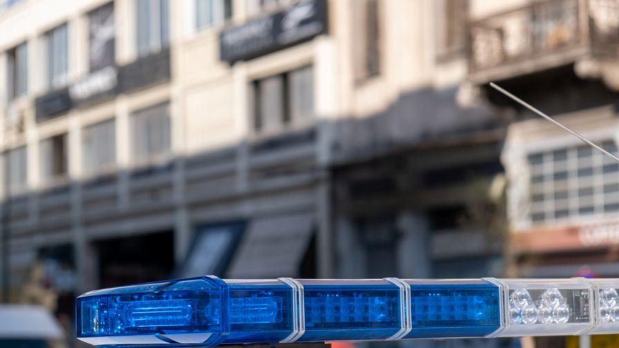 Автомобил с българска регистрация се вряза в кафене в Атина