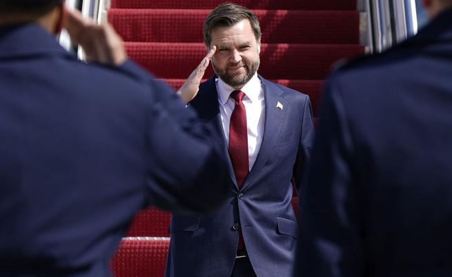 Криза в Белия дом: Призоваха Джей Ди Ванс да обяви Тръмп за недееспособен