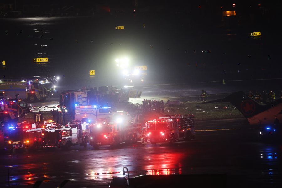 <p>Инцидент със самолет на летище "ЛаГуардия" в Ню Йорк.</p>