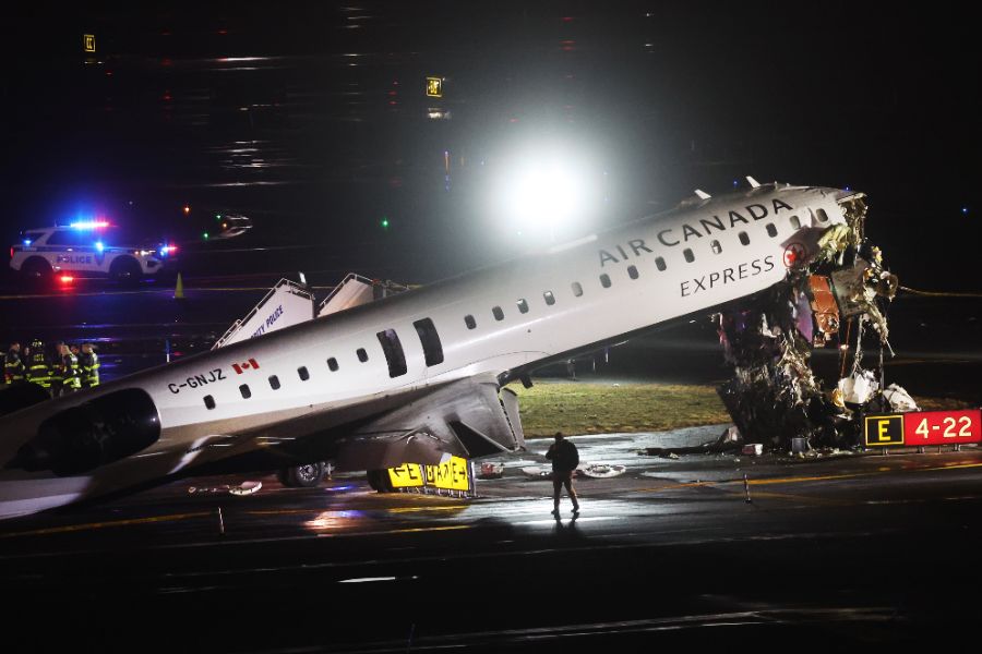 <p>Инцидент със самолет на летище "ЛаГуардия" в Ню Йорк.</p>