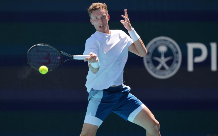 Иржи Лехечка се класира за четвъртфиналите на тенис турнира в Маями