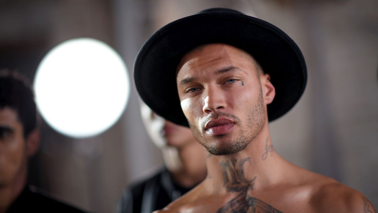 „Най-секси престъпникът“: Фенки блокираха достъпа на семейството ми в затвора