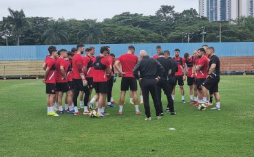 Националният отбор тренира с всички налични футболисти преди Соломоновите острови