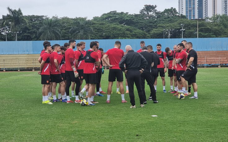 Националният отбор тренира с всички налични футболисти преди Соломоновите острови