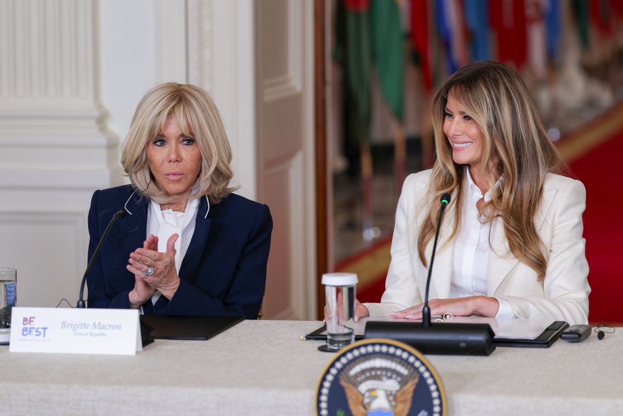 <p>Мелания Тръмп и хуманоидният робот Figure 03 демонстрират бъдещето на образованието, в което изкуственият интелект се превръща в персонален ментор по изкуство и наука.</p>