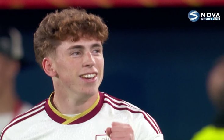 Виктор Муньос бележи за Испания