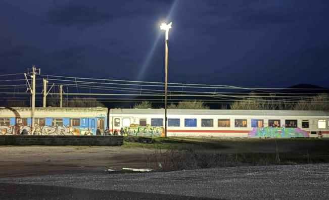 Товарен влак аварира преди ЖП гара Тъжа