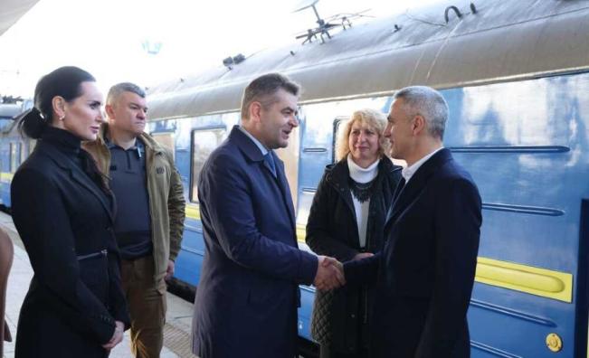 Българска делегация, водена от премиера Андрей Гюров, е в Киев