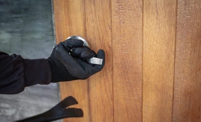 Как да защитим дома си от нежелани гости по време на дълга отпуска