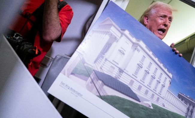 <p>Тръмп с подробности за "масивния военен комплекс" в&nbsp;Белия дом</p>