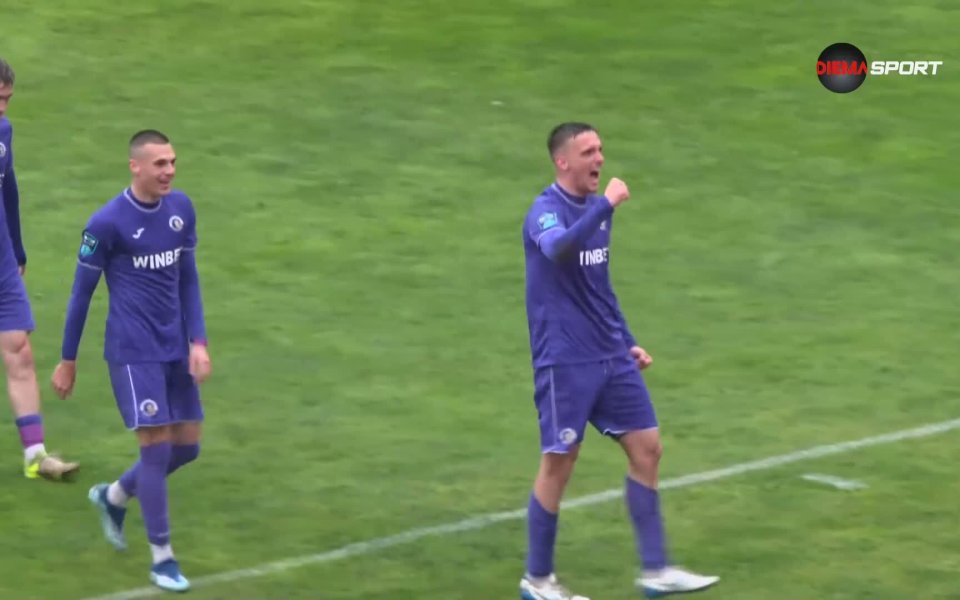 Стилиян Добрев от Етър със страхотен гол в MrBit Втора лига (видео)