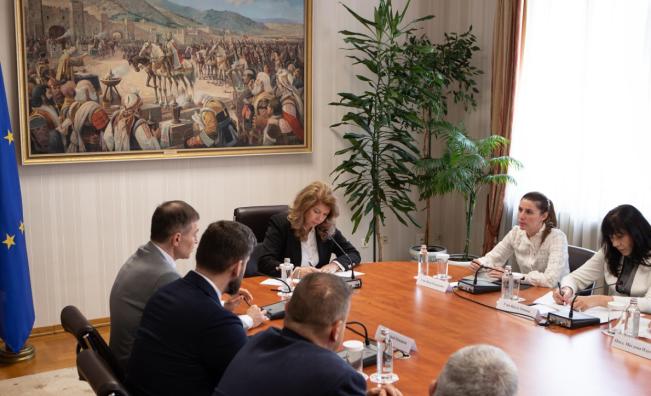 <p>Критична среща за РС Македония при президента</p>