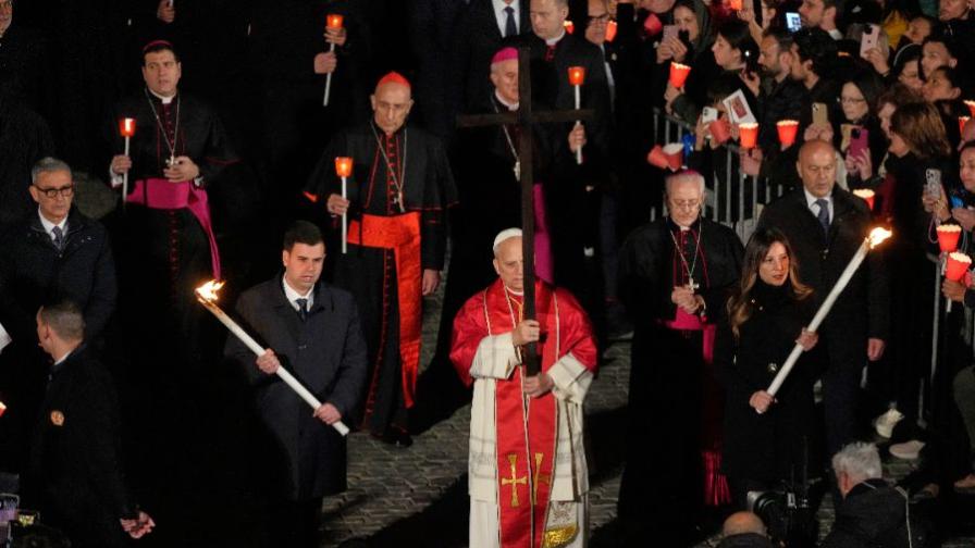 <p>"Христос все още страда": Силно послание на папата пред десетки хиляди</p>