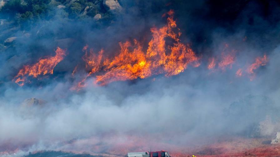 <p>Огнен ад в Калифорния: Горски пожар доведе до евакуации</p>