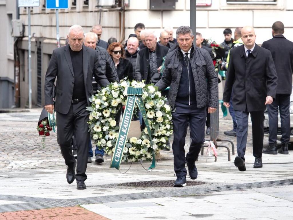 България изпраща легендарния вратар Борислав Михайлов