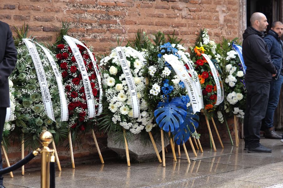 <p>България изпраща легендарния вратар Борислав Михайлов.</p>