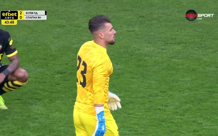 Максим Ковальов отново остави Спартак Вн с човек по-малко