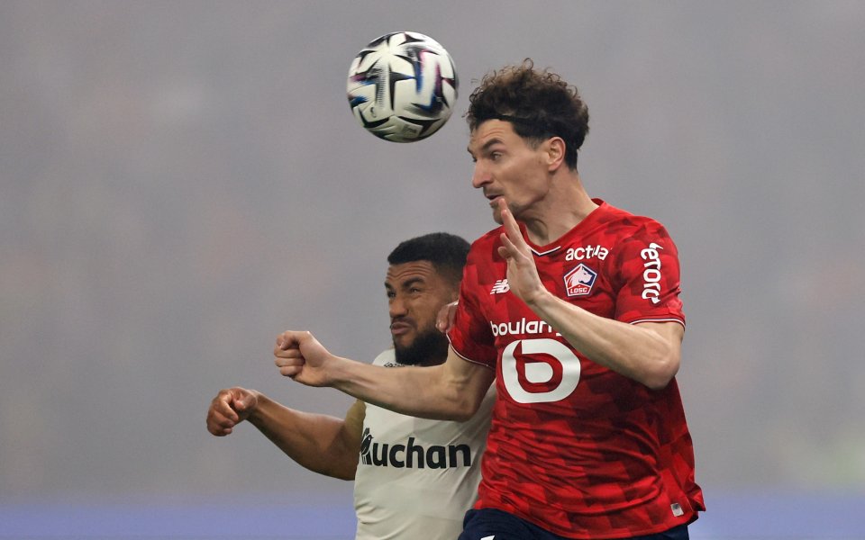 Лил премаза Ланс в Дербито на Севера, удари рамо на ПСЖ